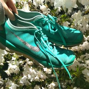 Nike teal shoes